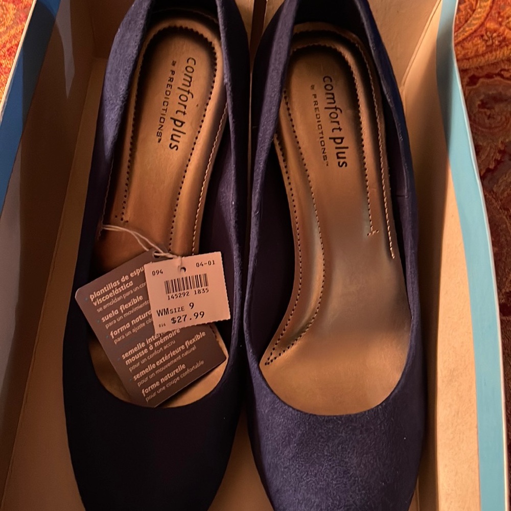 Size 9 “Karmen, Karmen” Royal blue high heel shoes